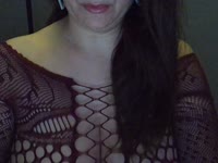 Een vrijgezelle spannende milf die van avontuurtjes en fantasietjes houdt. Om te delen of om de jouwe te horen.