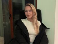 camgirl playing with vibrator AnyaLior