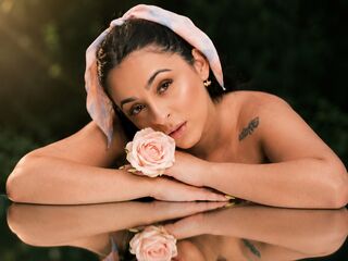 camslut topless BrunaMills