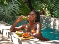 camslut fingering shaved pussy DanWoods