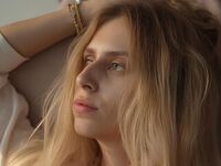 hot striptease webcam KiraBen