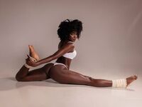 topless girl YaraDavis
