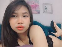 cam girl masturbating with dildo AickaChan