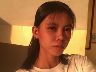 camslut showing tits AnnahGrace