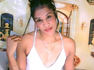 girl webcam AzzyGreene