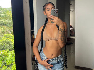 chatrubate cam girl picture CarolineCartson