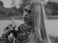 free nude webcam show CharisseBuonomo