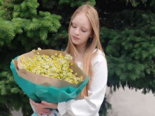 girl showing tits ChristieBrozyna