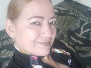 hot naked webcamgirl ClauTaylor