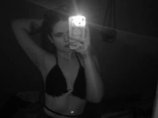 nude webcam girl pic DoloresHuesing