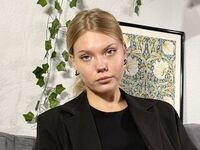 fingering girl DonellaAndra