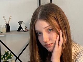 camgirl playing with dildo DonellaSantore