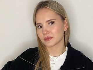 camgirl fingering wet pussy EmeritaParra