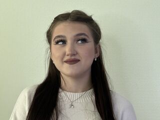 camwhore shaved pussy FridaChoiniere