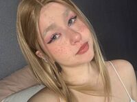 naked cam girl fingering pussy HoneyLumi