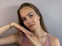 cam girl playing with dildo JerilynMominee