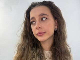 topless cam girl KamiZinni