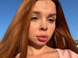 camgirl playing with dildo KarinaSavastru