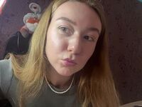 naked camgirl masturbating with dildo KayeEliasen
