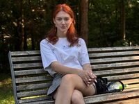 camgirl playing with vibrator KiraBless