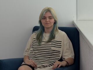nude gamgirl LauriMagnie
