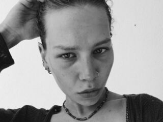 free webcam chat LeeanneYepes