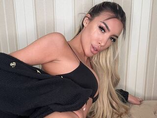 cam girl playing with dildo LexiAce
