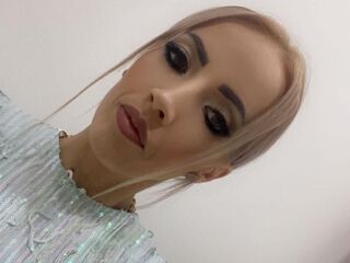 camgirl spreading pussy LillySun