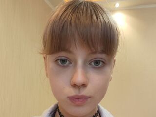 camgirl playing with vibrator MabelZesati