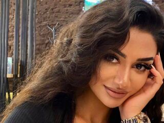 naked camgirl fingering pussy MayaDastrup