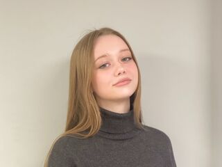 camgirl playing with sextoy NaomiDorren