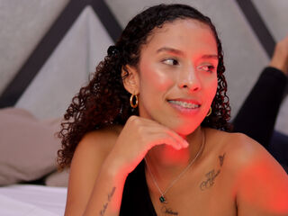 cambitch NicoleBakker