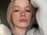 camgirl masturbating with sex toy RenitaKoo
