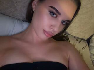 camwhore naked RhiannonJumper