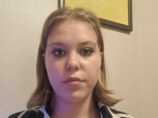 naked girl with webcam masturbating with vibrator SaturninaLeavitt