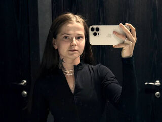 naked camgirl fingering pussy SilvaNayee