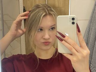 naked cam girl SkyeDavi