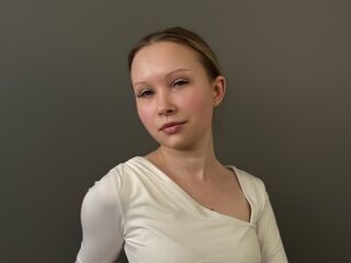 naughty cam girl fingering shaved pussy VasilikiAnliker